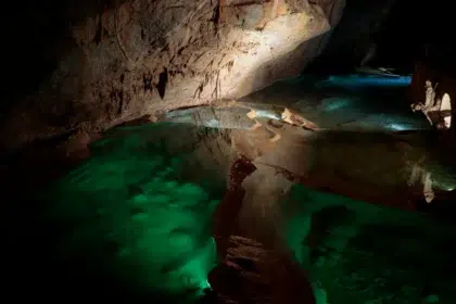 Grotte Cocalière 3 AdobeStock 199045223