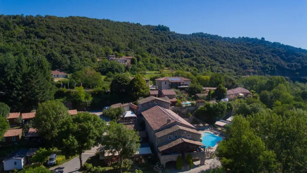 Omgeving 4 slide vue aerienne camping plage ardeche 01 1