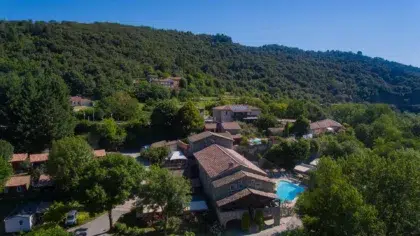 Services 3 slide vue aerienne camping plage ardeche 01